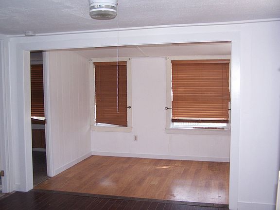 3rd image of 152 Lake Dr