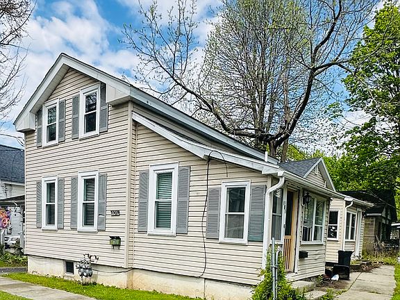 3rd image of 131 Van Anden St #2