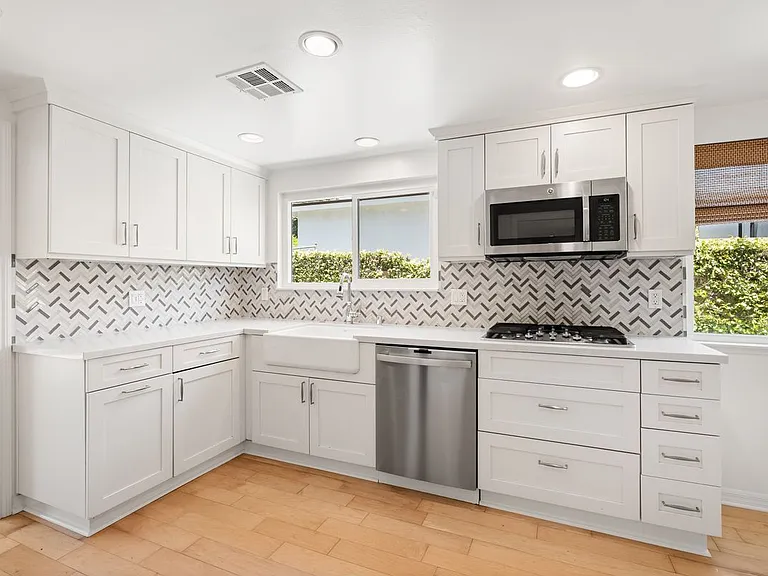 41 Oakleaf Ave — Photo 6