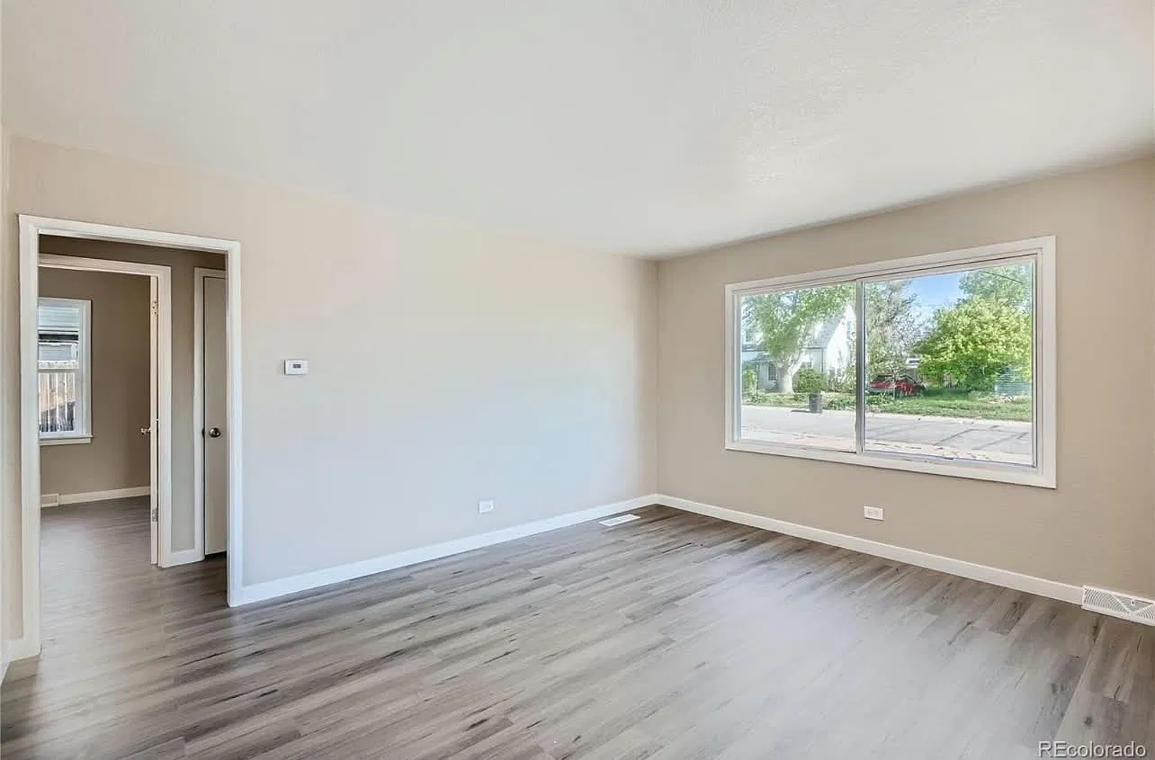 2 bed, 719 sqft, $2,300 — Photo 2