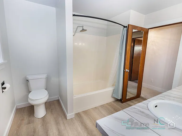 242 Hemlock St — Photo 24