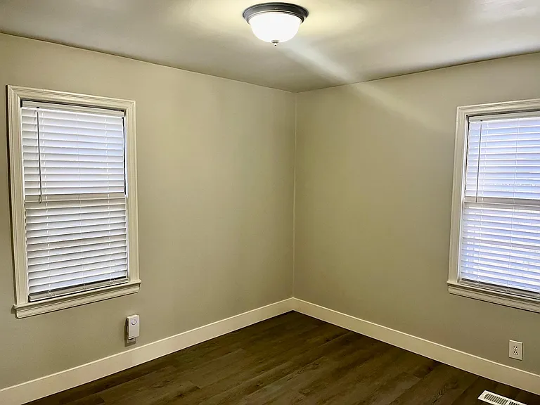 601 Marion Ave — Photo 11