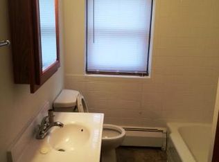 2335 Broadway APT 12, Rockford, IL 61104
