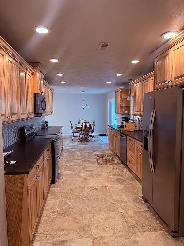 3 bed, 2.0 bath, 1920 sqft, $2,695 — Photo 4