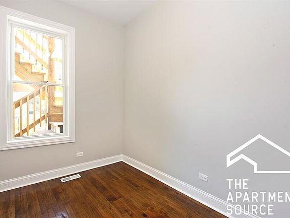 5th image of 2047 W Evergreen Ave #1
