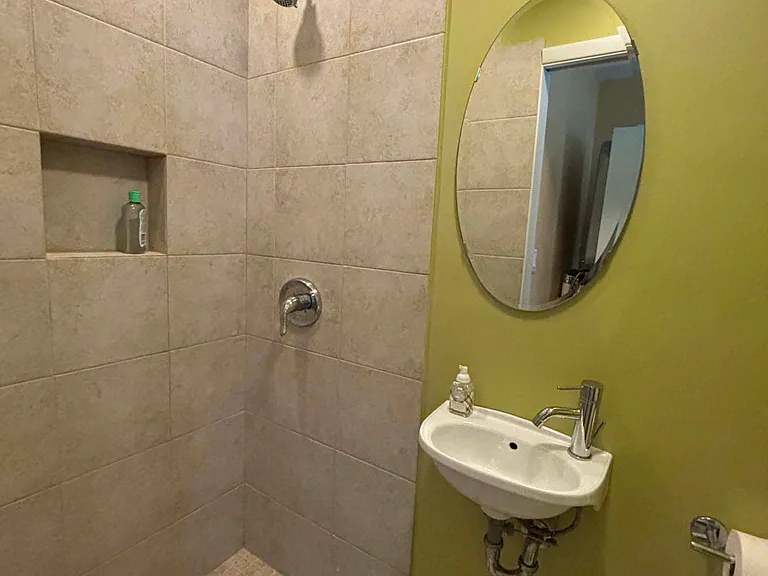 1507 W Willow Ln — Photo 8