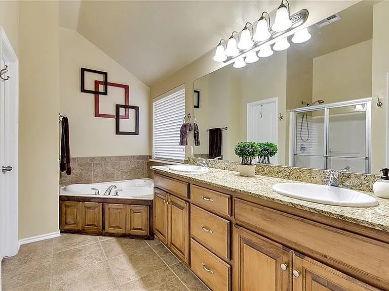 9012 Crooked Creek Ln — Photo 23