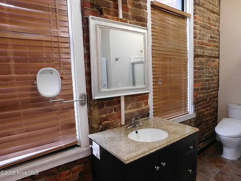 216 Middle St #B — Photo 17
