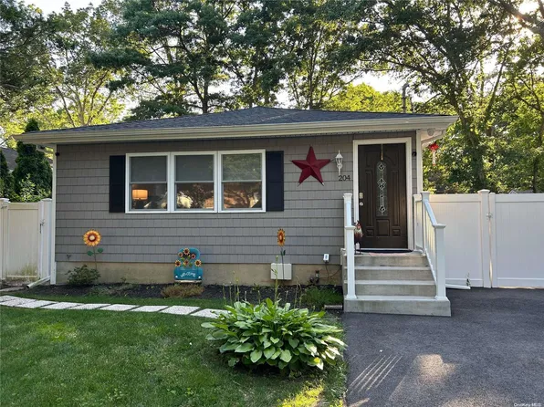 204 Harrison Avenue, Miller Place, NY 11764