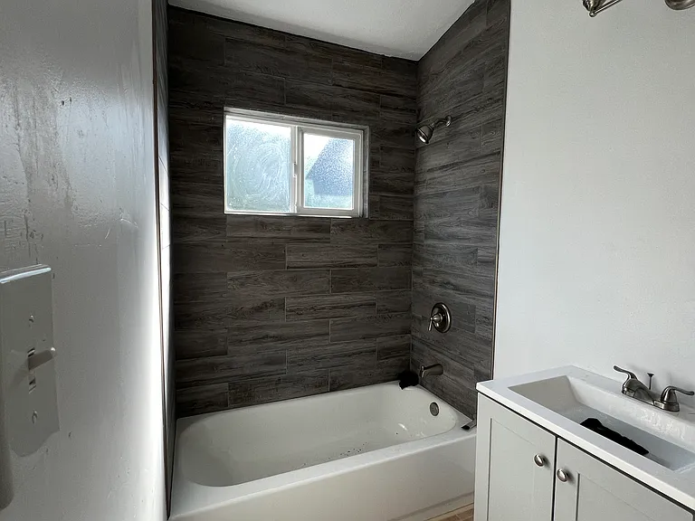 1044 E Grand Ave #A — Photo 6