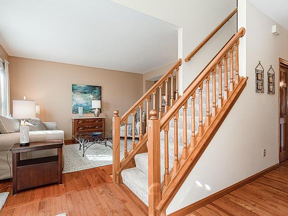 3rd image of 3766 Pleasantbrook Dr