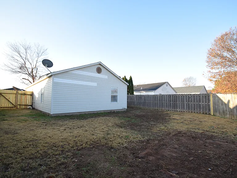 2515 SE 3rd St — Photo 11