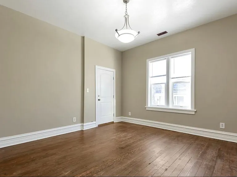 661 S Park St — Photo 3