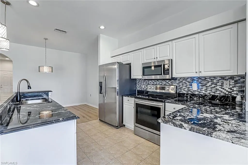 2 bed, 2.0 bath, 1307 sqft, $2,175 — Photo 4