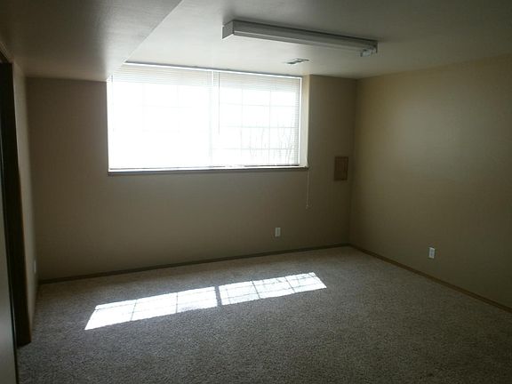 3rd image of 1336 E Longhorn St