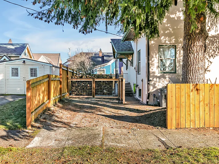 1804 Marion St — Photo 18