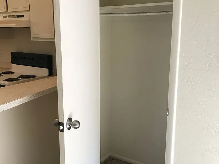 1455 N High St St Charles Apartments — Photo 30