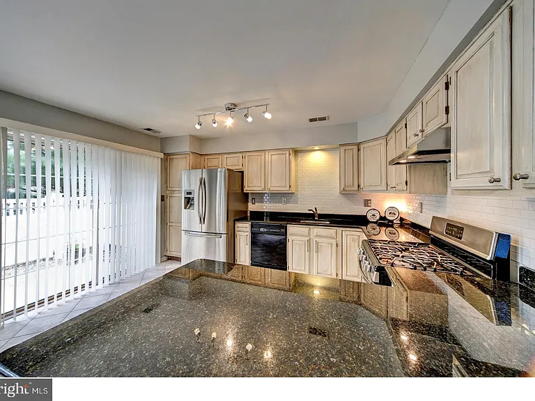 406 Pebble Creek Ct — Photo 7
