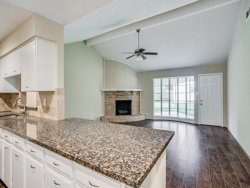 1st image of 205 Stonehenge Ln