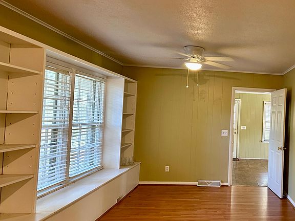 Dining area with built-ins