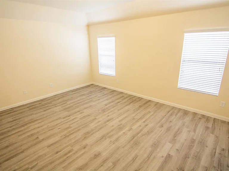 3514 Bluebird Park Ln — Photo 6