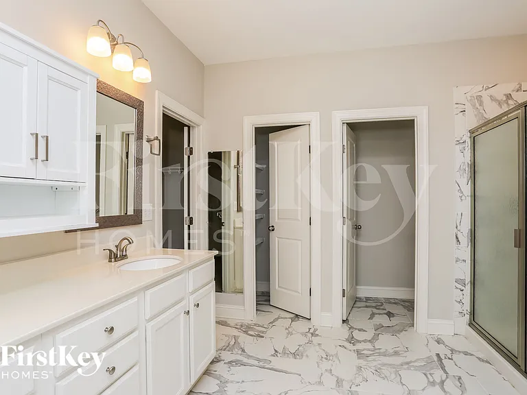 4541 Banshire Cir — Photo 9