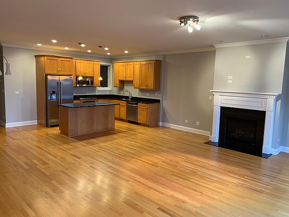 2nd image of 5055 N Clark St