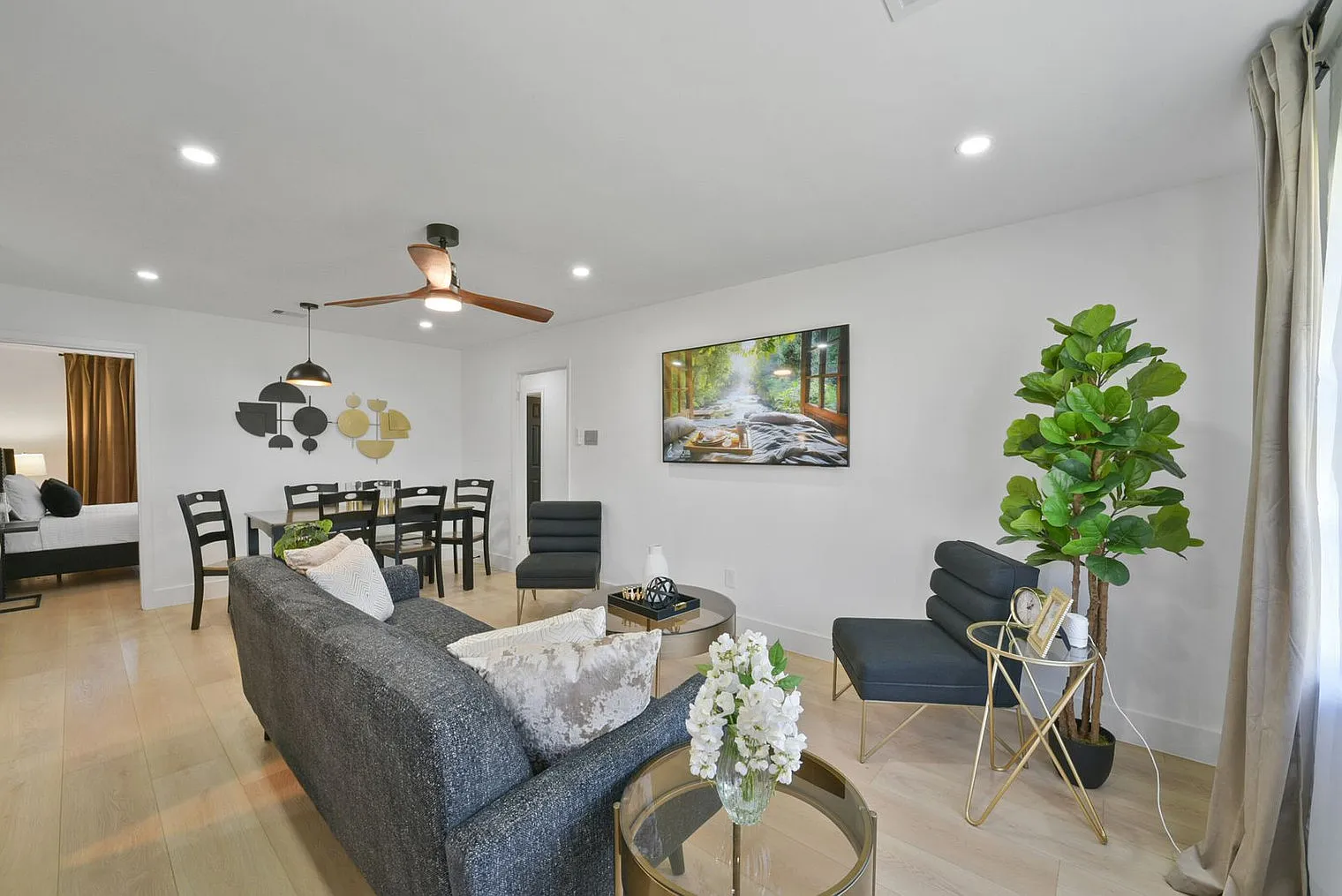 4 bed, 2.0 bath, 1216 sqft, $4,504 — Photo 3