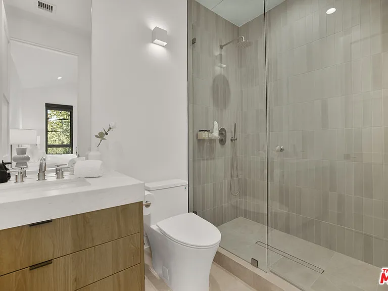 4433 Kraft Ave — Photo 37