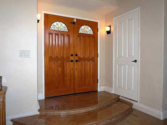 3rd image of 14415 Autumn Hill Ln
