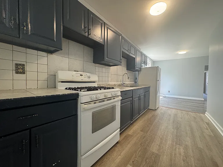 19 Whitmore St #1R — Photo 4