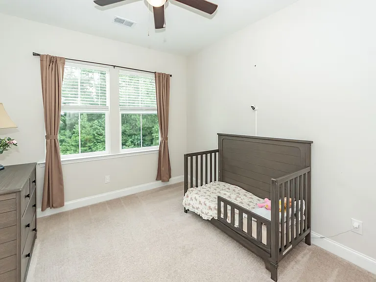 121 Hawthorne Landing Dr — Photo 36