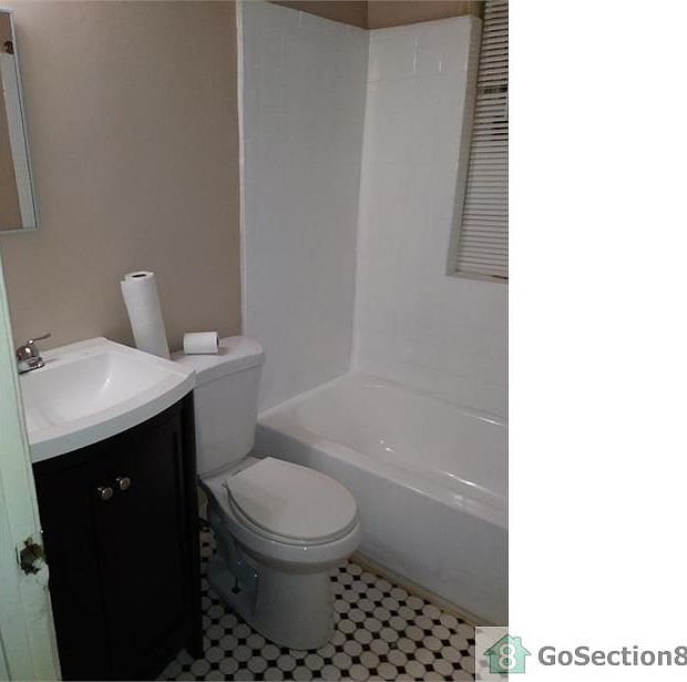 2nd image of 2405 Ridge Pl SE APT 1