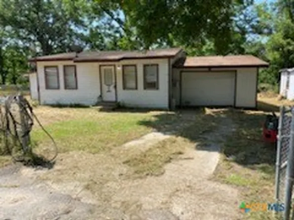 725 County Road 90b, Gonzales, TX 78629