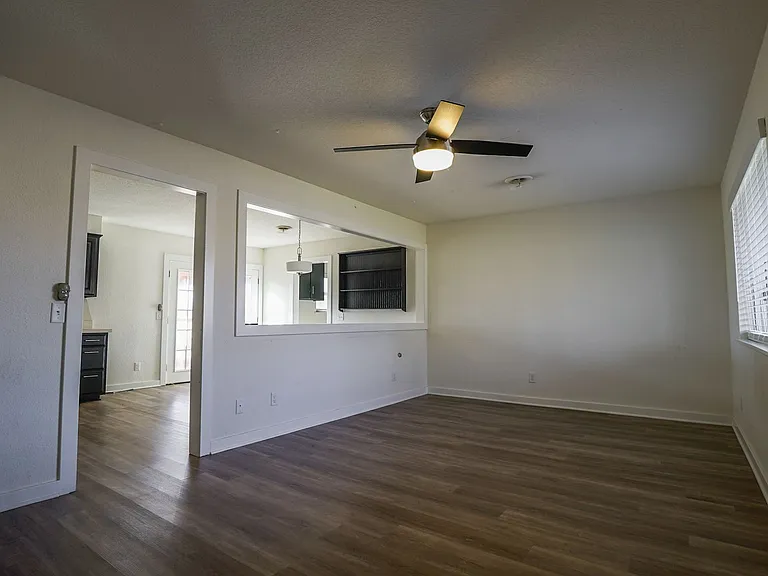 229 N Broyles St — Photo 2
