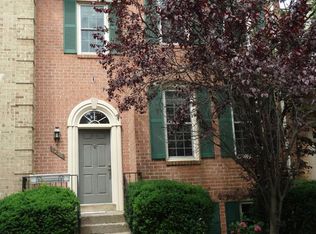 12303 Fox Lake Pl, Fairfax, VA 22033