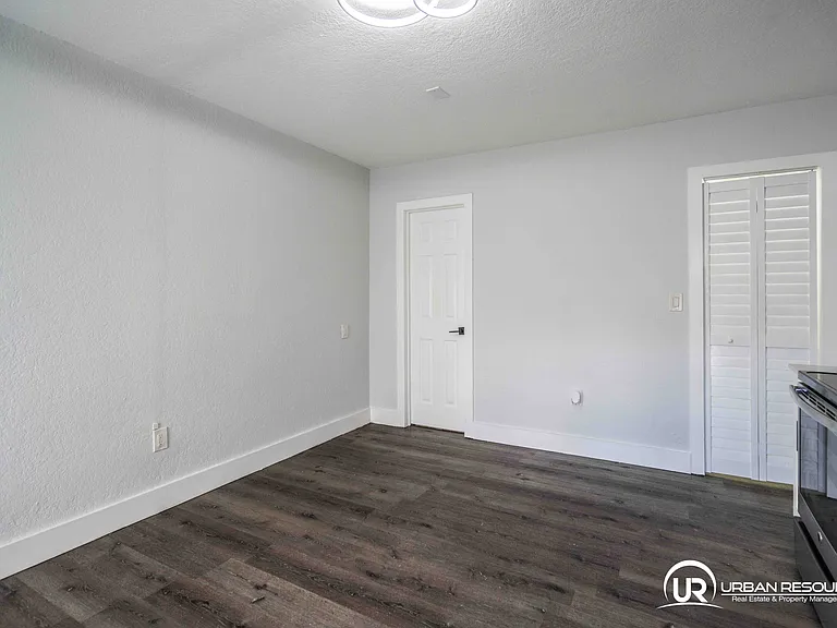 1940 Biarritz Dr #24 — Photo 9