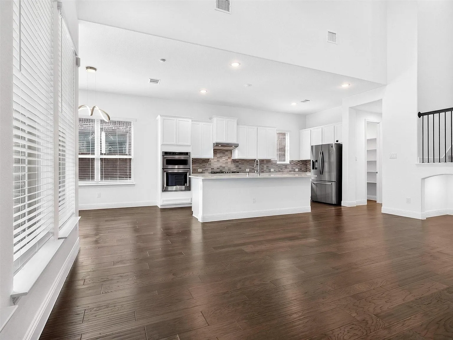 4 bed, 3038 sqft, $3,600 — Photo 3