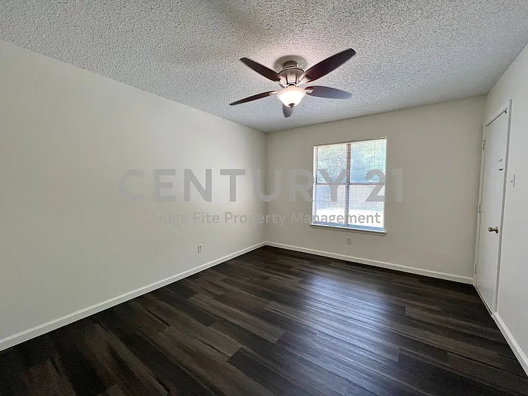 1150 Suburban St — Photo 9