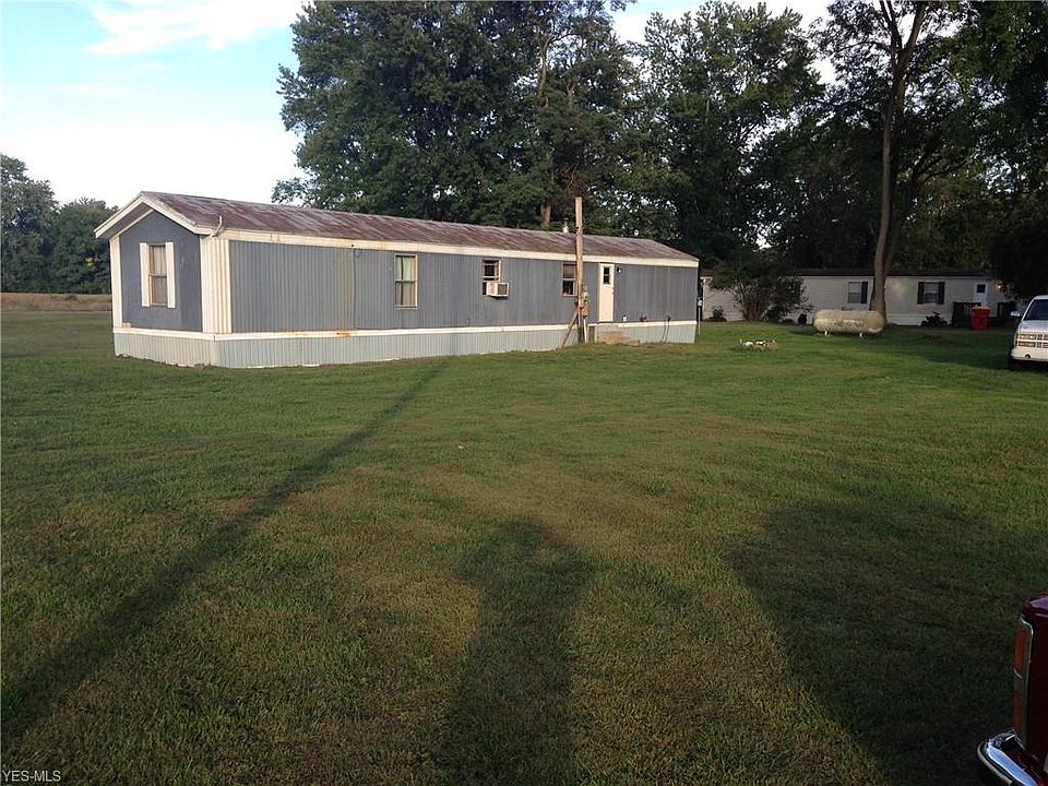 1st image of 210 E Railroad St