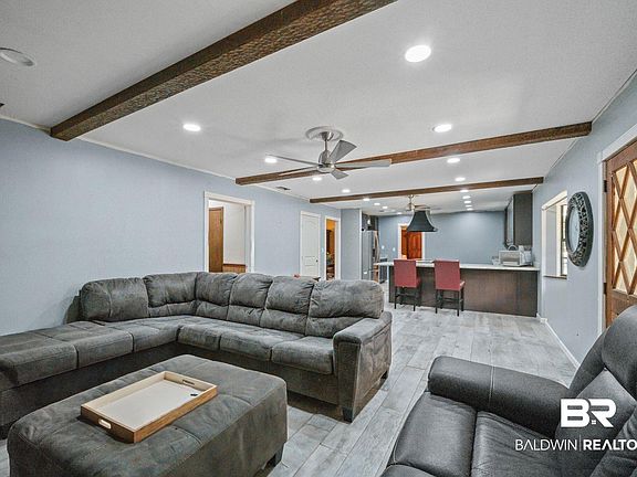 5th image of 23181 Stuart Ln
