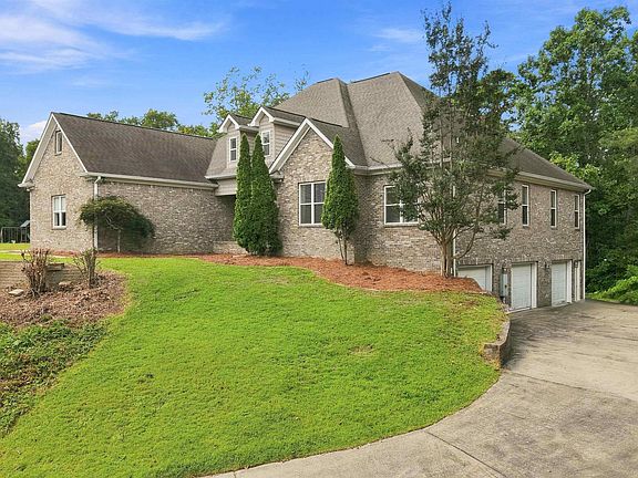4th image of 8504 Woodview Ln