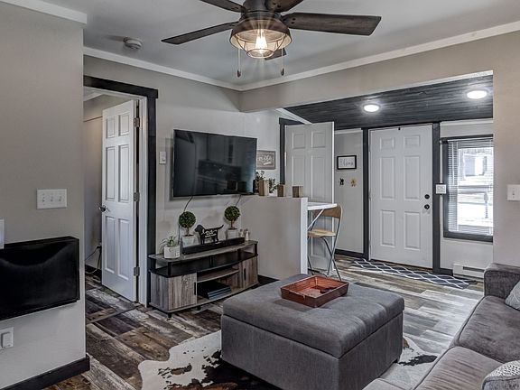 3rd image of 2008 La Salle St