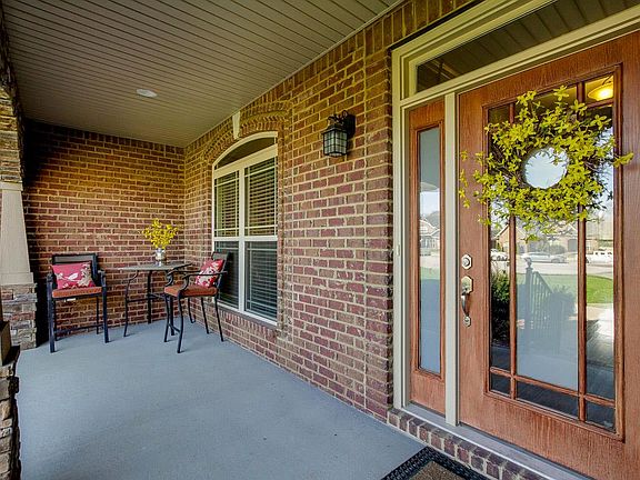 2nd image of 7017 Venetian Way