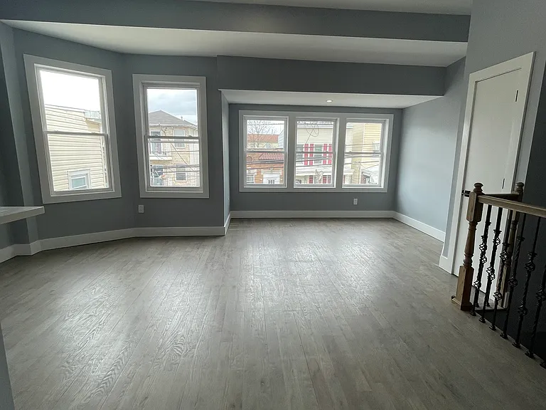 101 Woodlawn Ave #2 — Photo 2