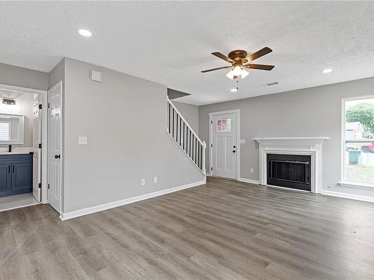 1111 Pin Oak Dr — Photo 6