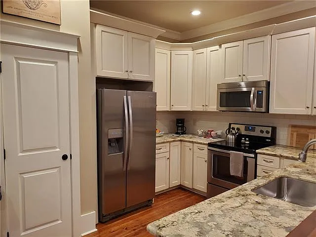 216 Chartres St #4E — Photo 6