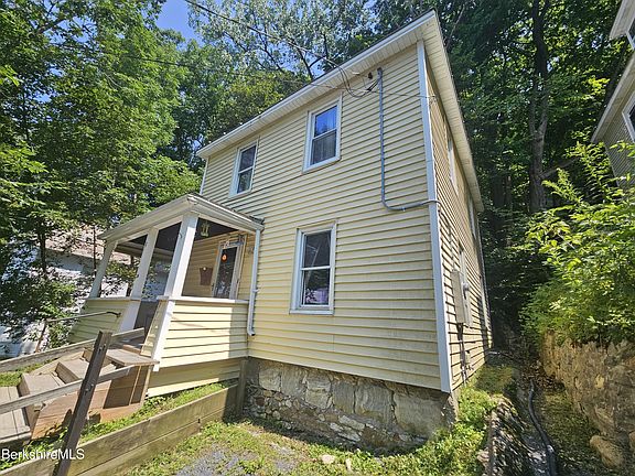 2nd image of 134 Meadow St