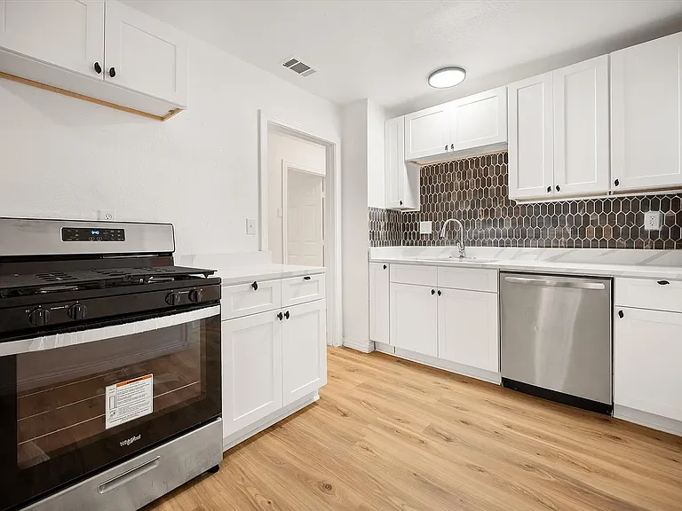 1417 Hamsted St — Photo 5
