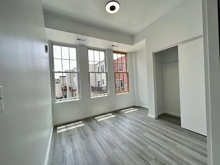 725 W Pratt St. — Photo 100